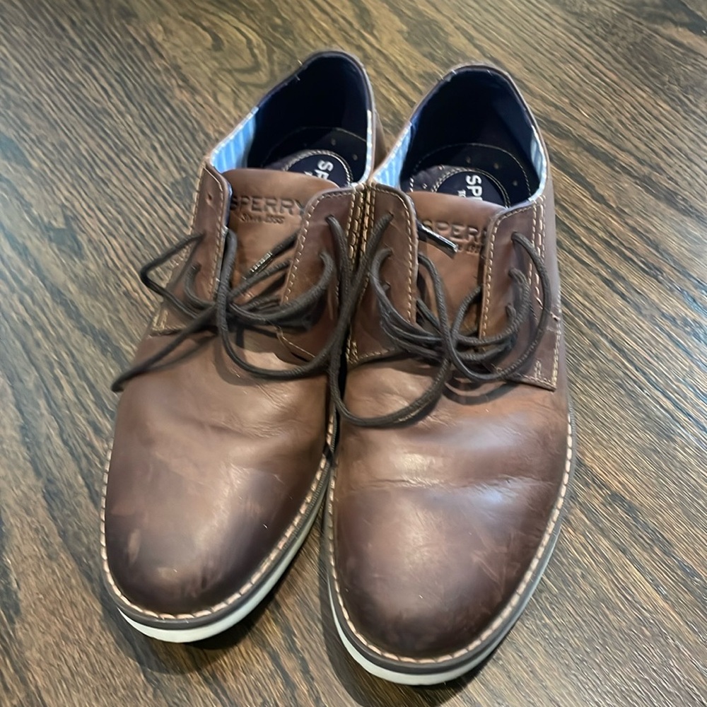 Sperry Topsider dress shoes with rubber sole. Men’s 7.5 EUC